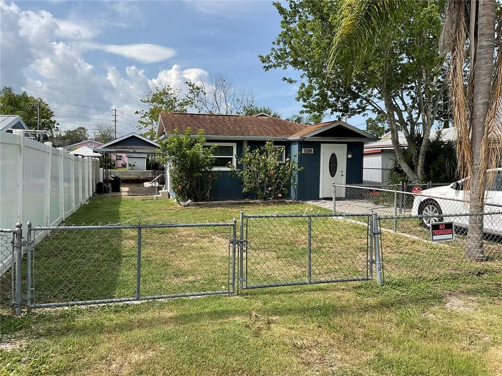 7104 FAIR LANE photo 1