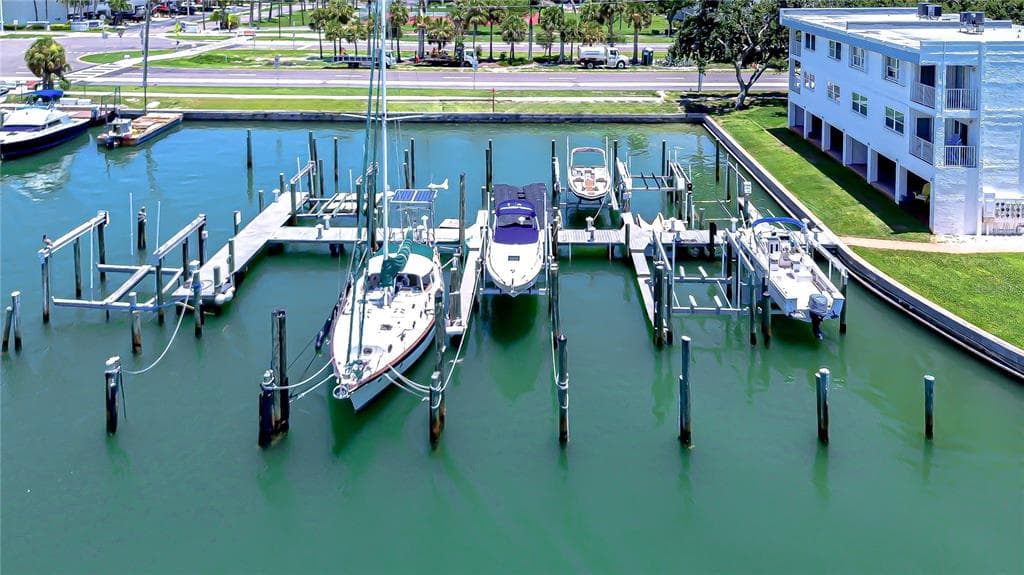 340 PINELLAS BAYWAY S 304 photo 4