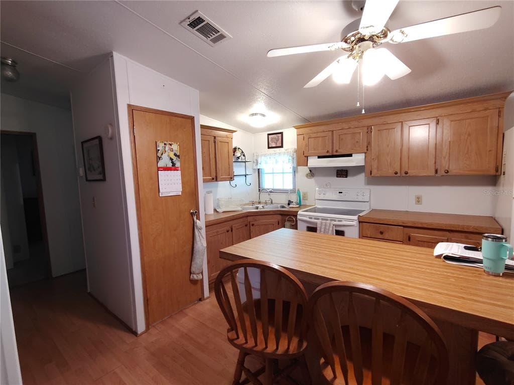 52 OUTLET DRIVE photo 16