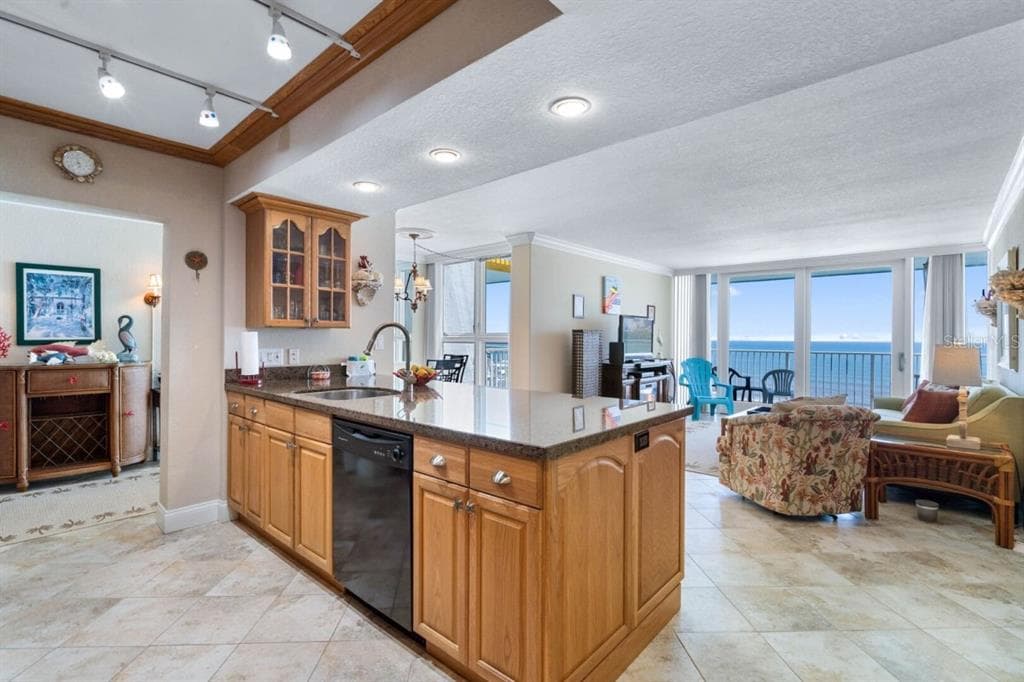 5201 S ATLANTIC AVENUE 703A photo 4