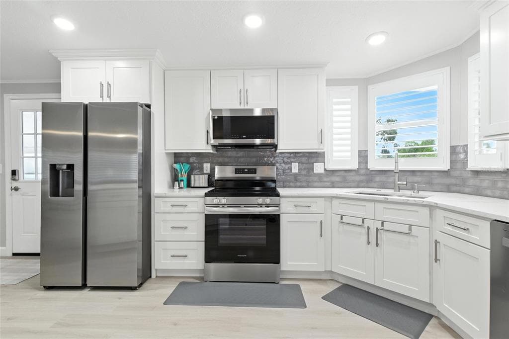 38 PLUMOSA DRIVE photo 2