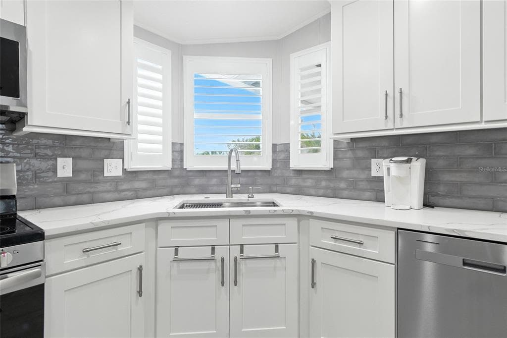 38 PLUMOSA DRIVE photo 6