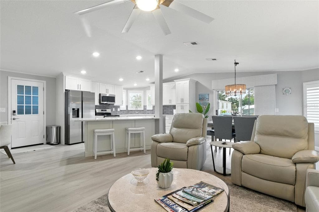 38 PLUMOSA DRIVE photo 13