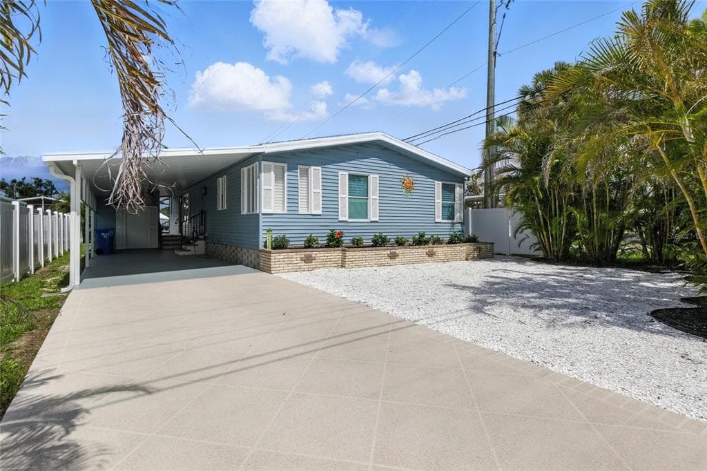 38 PLUMOSA DRIVE photo 1