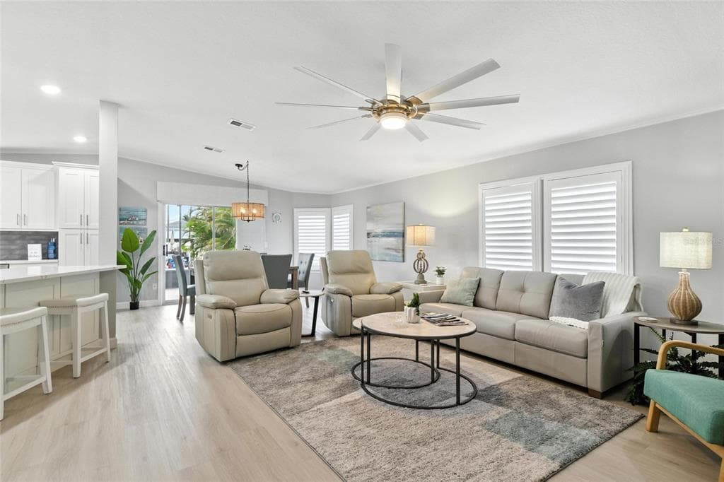 38 PLUMOSA DRIVE photo 14
