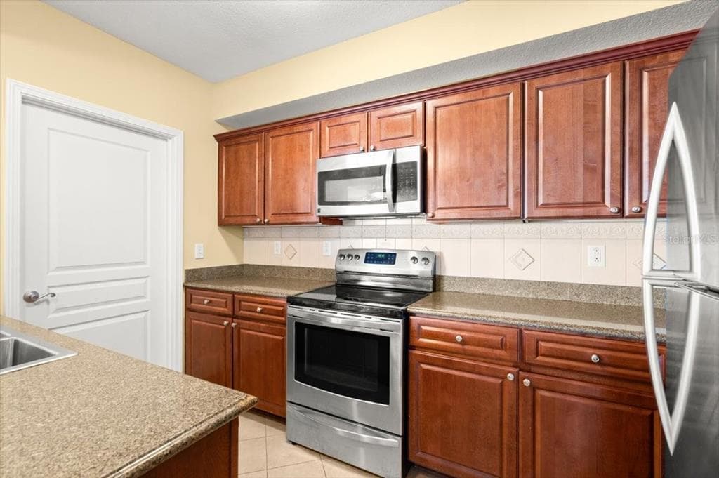 200 OCEAN CREST DRIVE 813 photo 10