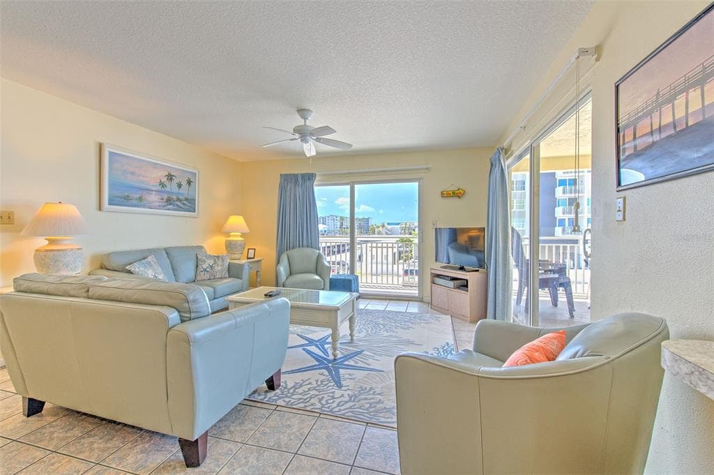 17450 GULF BOULEVARD 103 photo 9