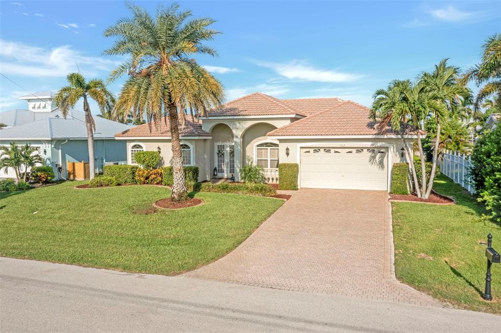 5212 SW 8TH COURT photo 8