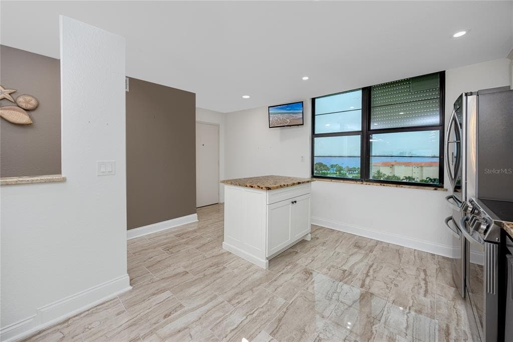 7300 SUN ISLAND DRIVE S 706 photo 10