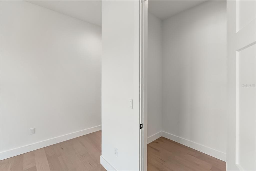 569 BAYVIEW DRIVE photo 24