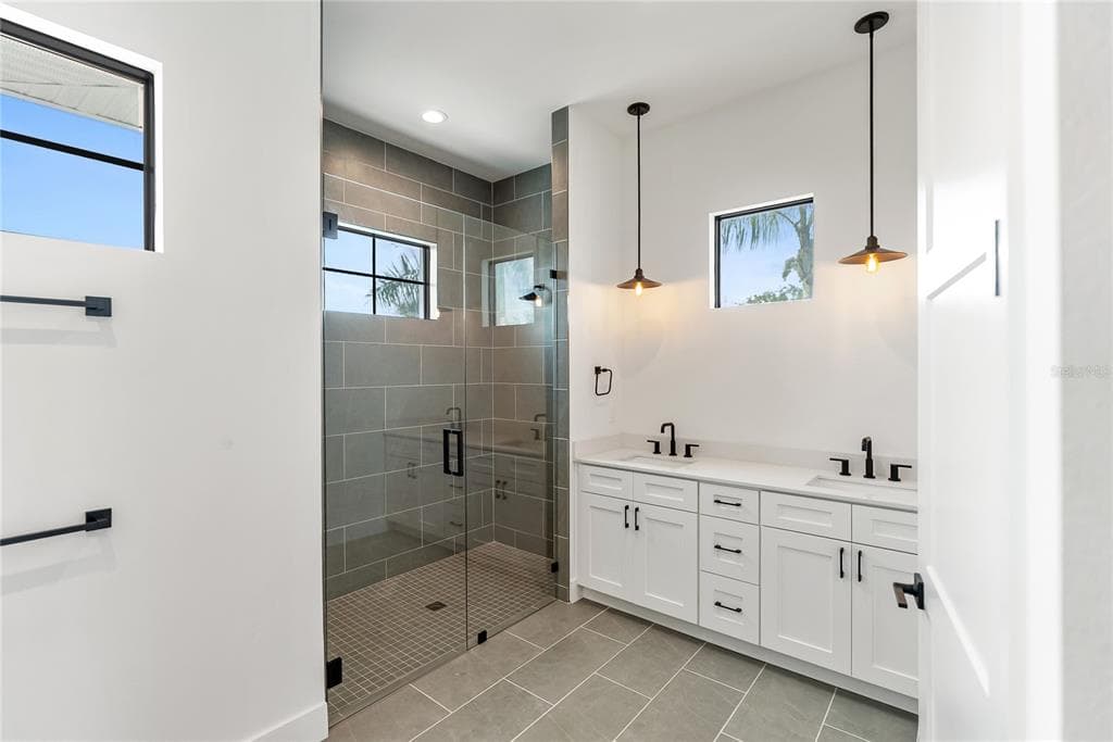 569 BAYVIEW DRIVE photo 25