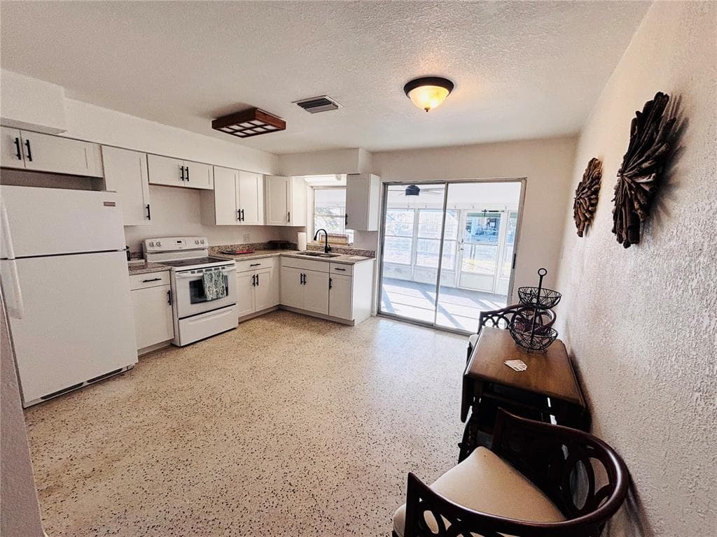 6125 BEACON POINT DRIVE photo 8