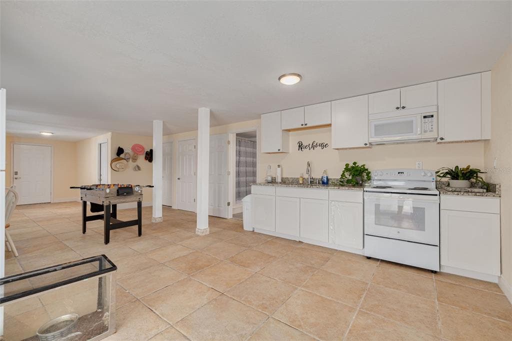 8100 BRIGHTON DRIVE photo 20