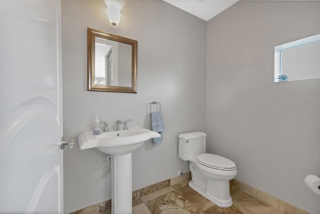 2522 MAGDALINA DRIVE photo 14