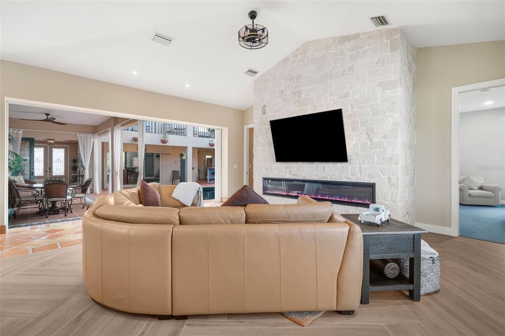 3805 SABA COURT photo 9