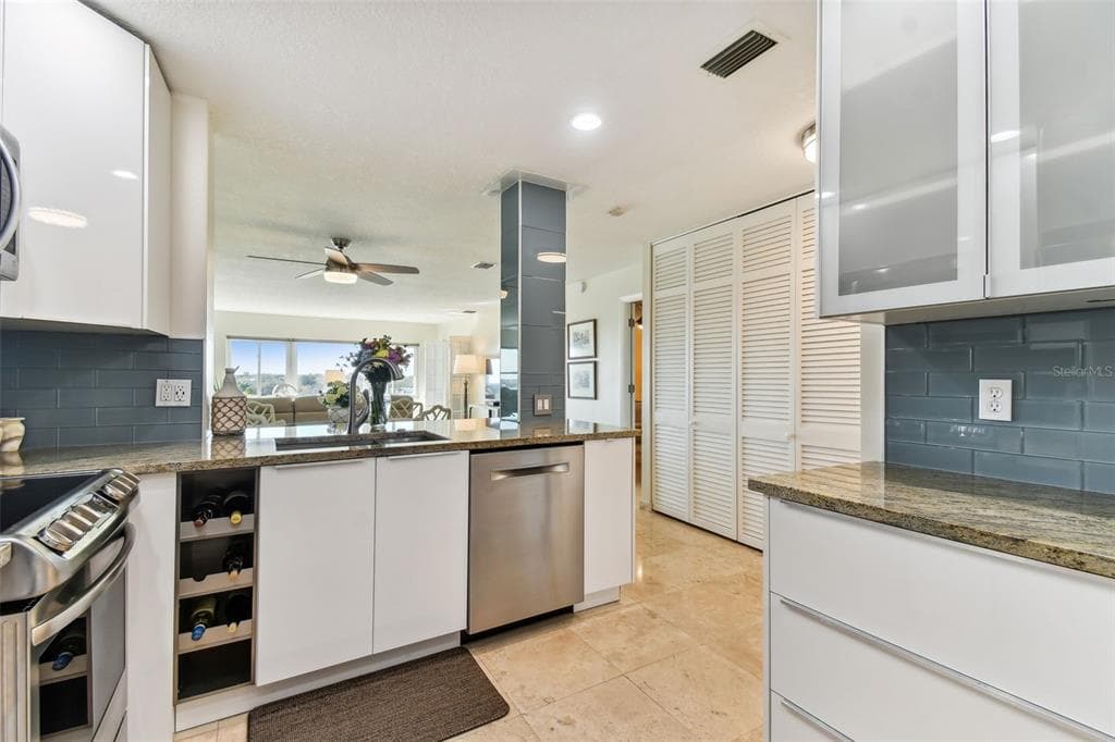 100 BLUFF VIEW DRIVE 607A photo 14