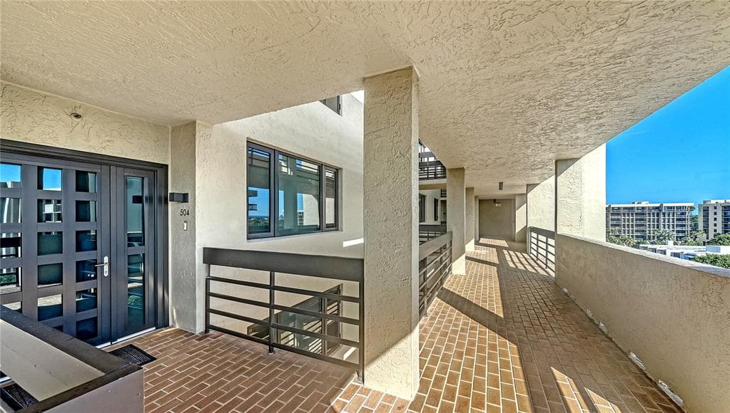 1055 GULF OF MEXICO DRIVE 504 photo 4