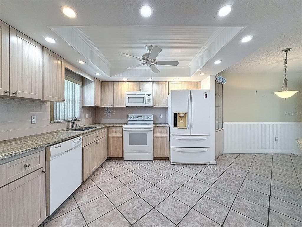 4550 COVE CIRCLE 507 photo 2