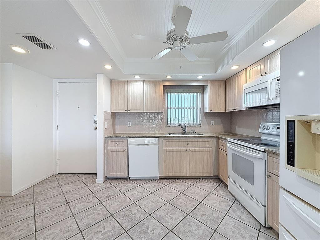 4550 COVE CIRCLE 507 photo 5