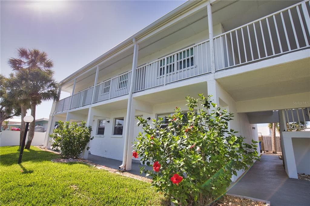 902 GIBBS ROAD 184 photo 1