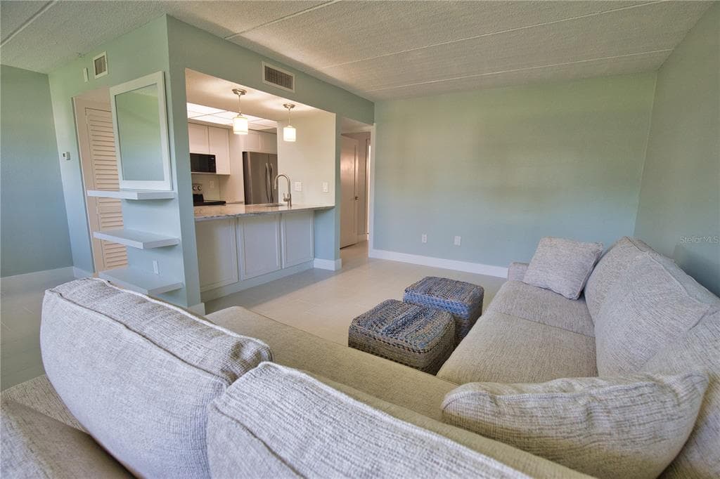 902 GIBBS ROAD 184 photo 5