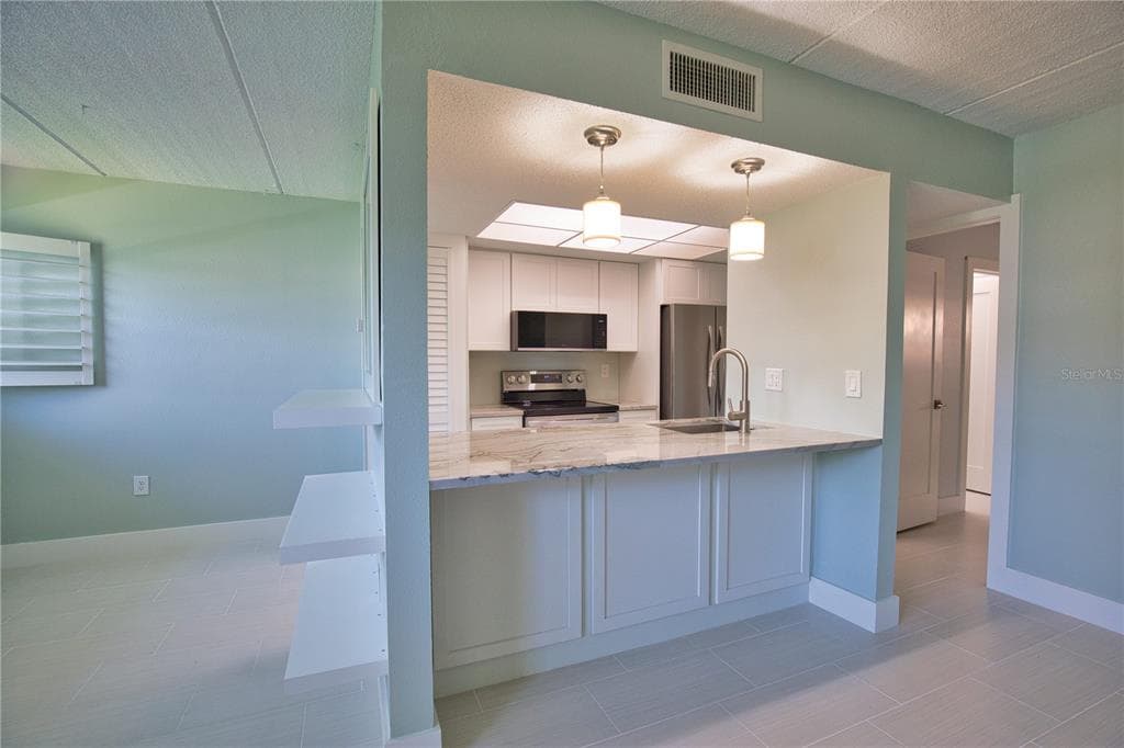 902 GIBBS ROAD 184 photo 9