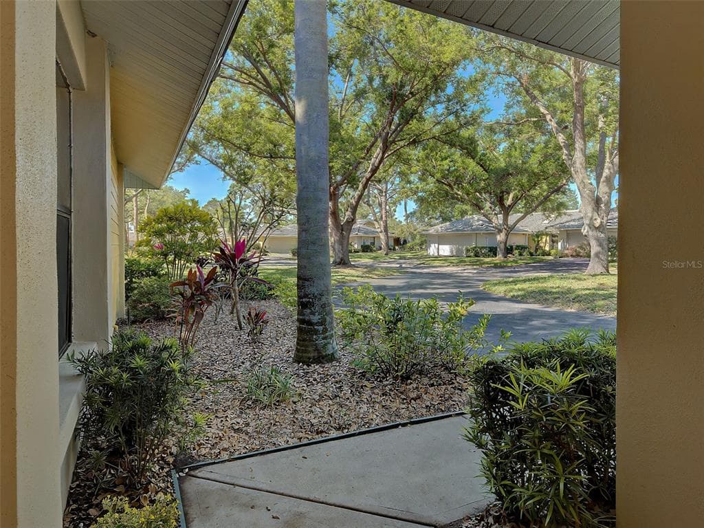220 SOUTHAMPTON DRIVE 325 photo 9