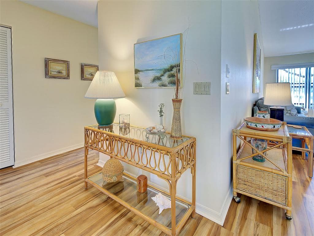 220 SOUTHAMPTON DRIVE 325 photo 10