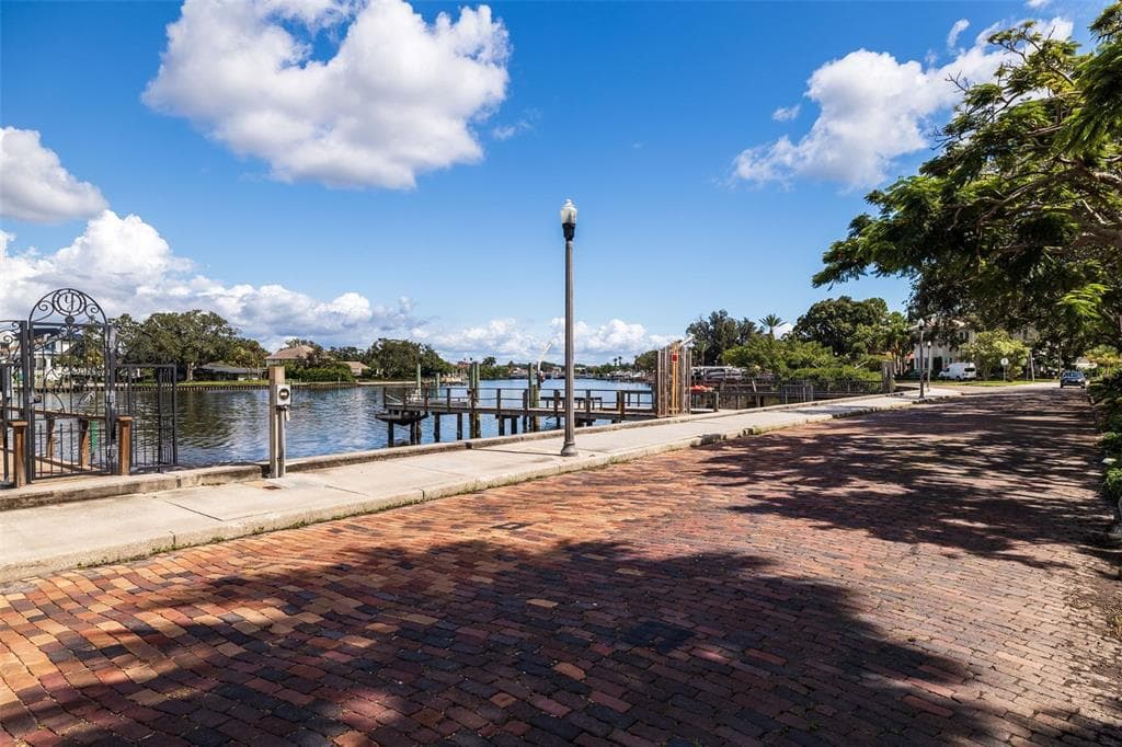 2400 COFFEE POT BOULEVARD NE photo 15