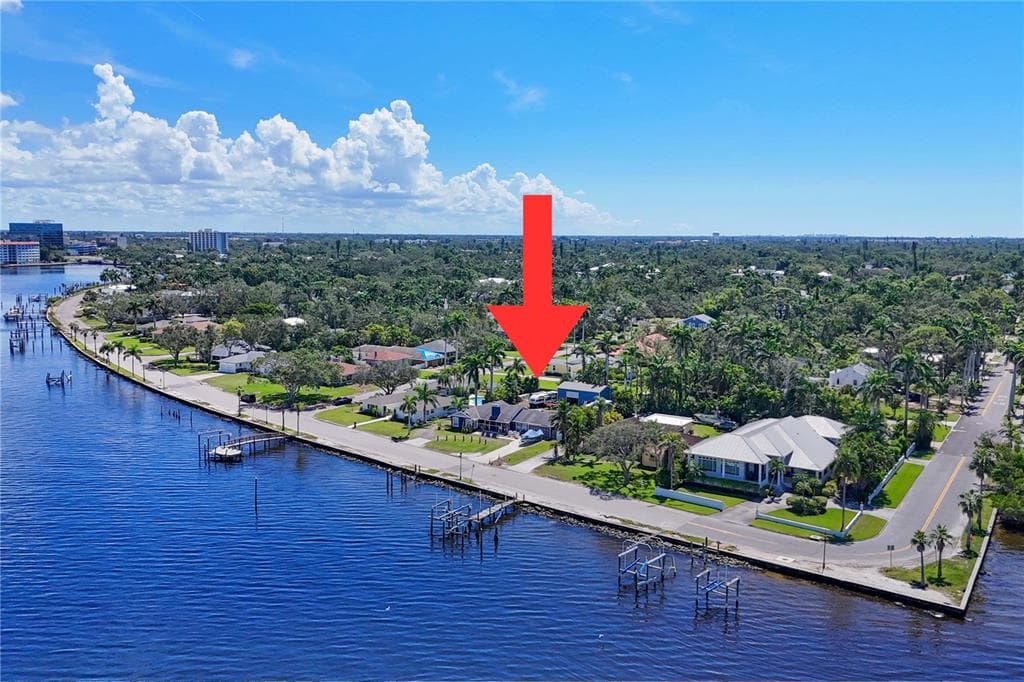 2507 RIVERVIEW BOULEVARD photo 1