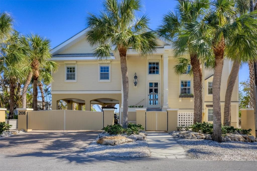 208 HARBOR DRIVE photo 3