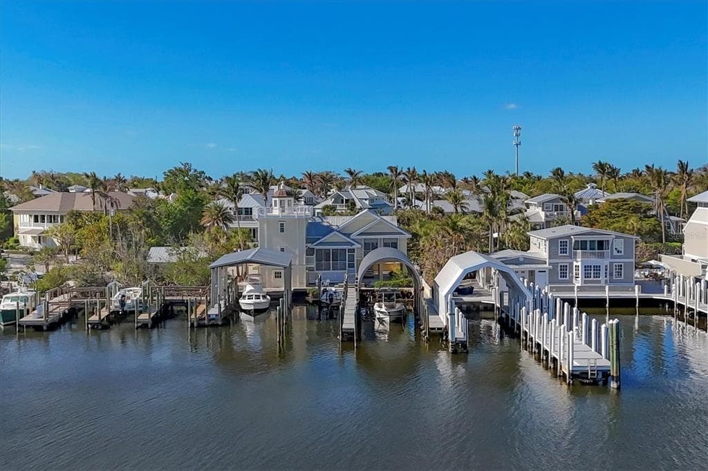 208 HARBOR DRIVE photo 5