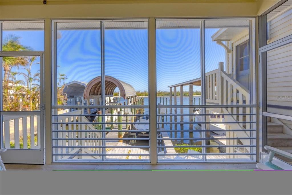 208 HARBOR DRIVE photo 24