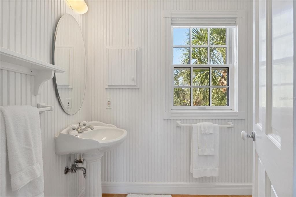 208 HARBOR DRIVE photo 18