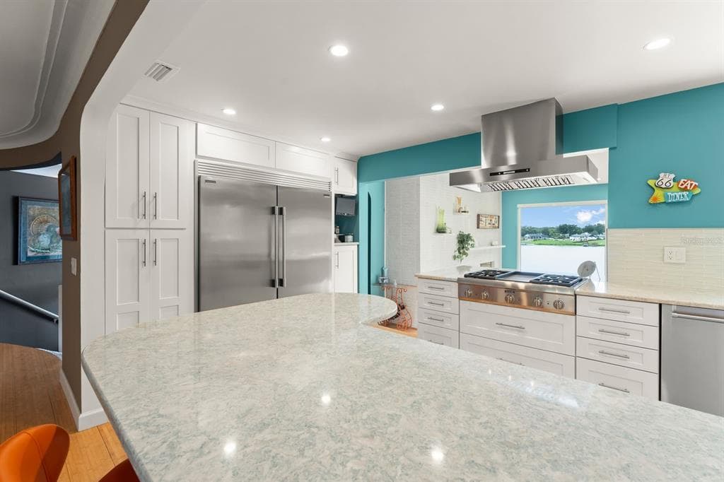 2422 TOPPING PLACE photo 15