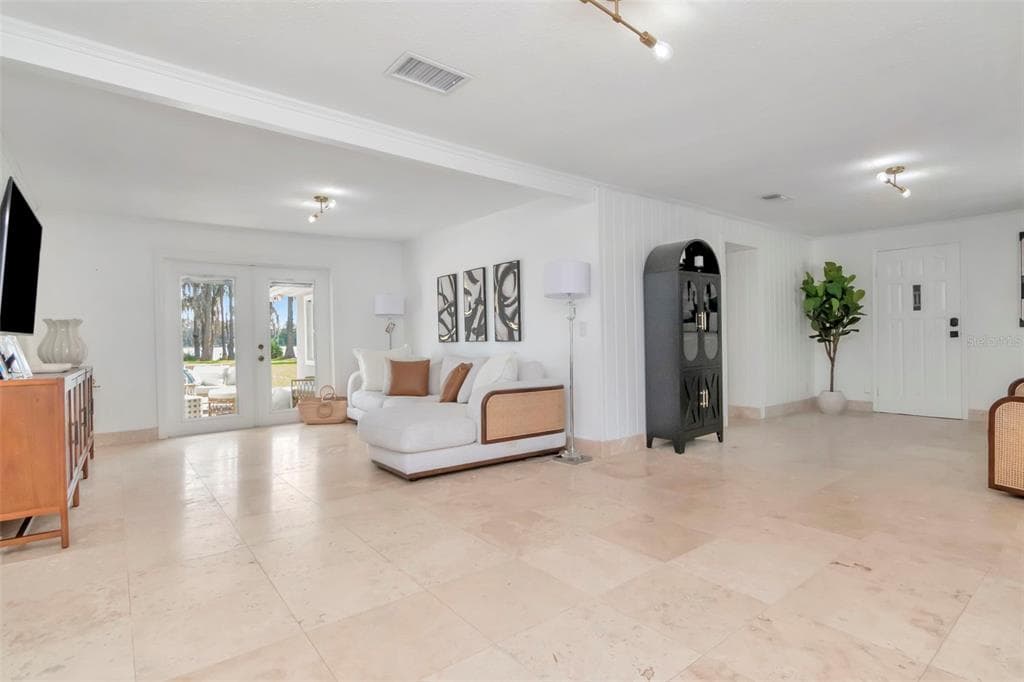 19207 CROOKED LANE photo 12