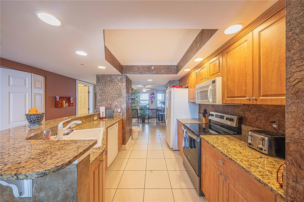 3315 S ATLANTIC AVENUE 1707 photo 8