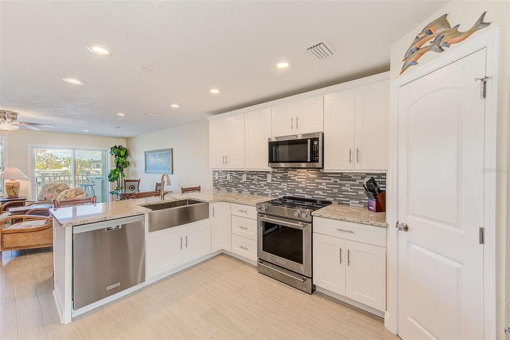 100 WINDRUSH BOULEVARD 2 photo 24