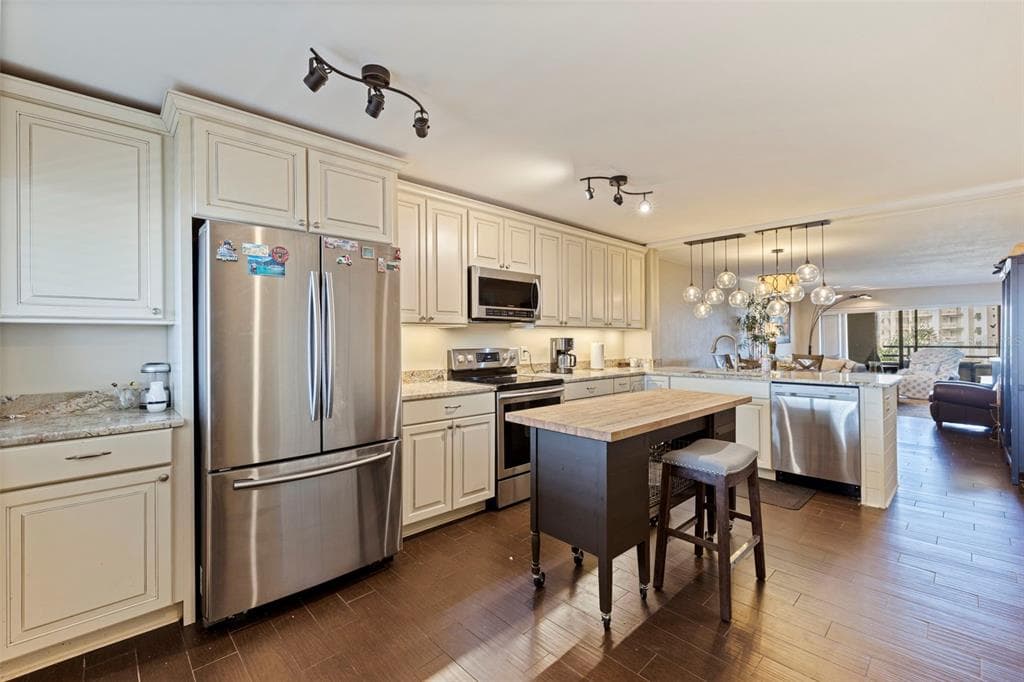 106 1ST STREET E 315 photo 8