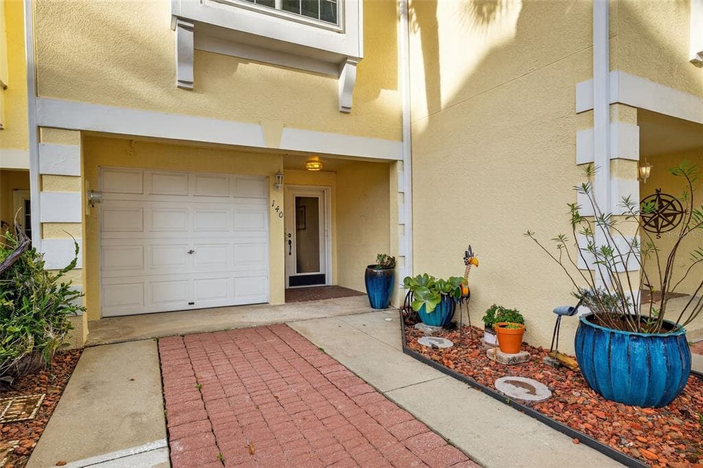 140 BRENT CIRCLE photo 3