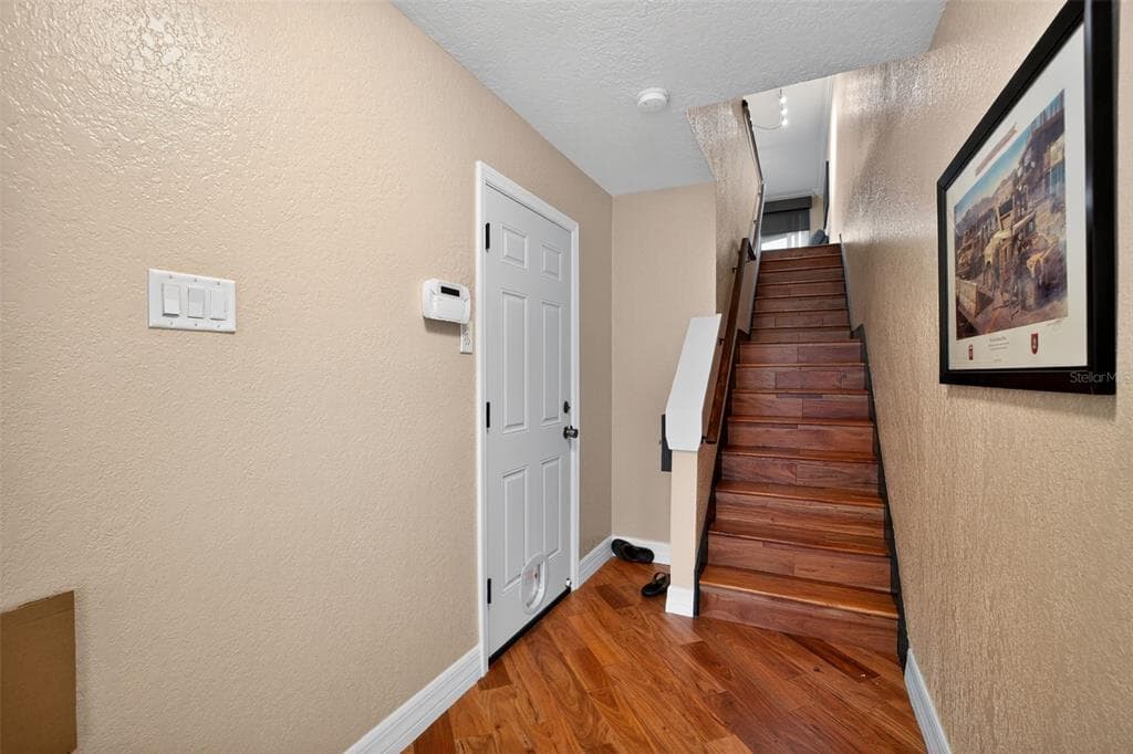 140 BRENT CIRCLE photo 5