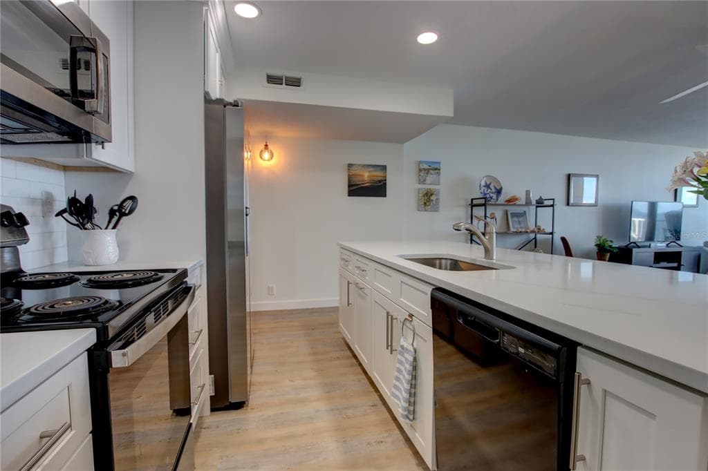 5203 S ATLANTIC AVENUE 815B photo 10