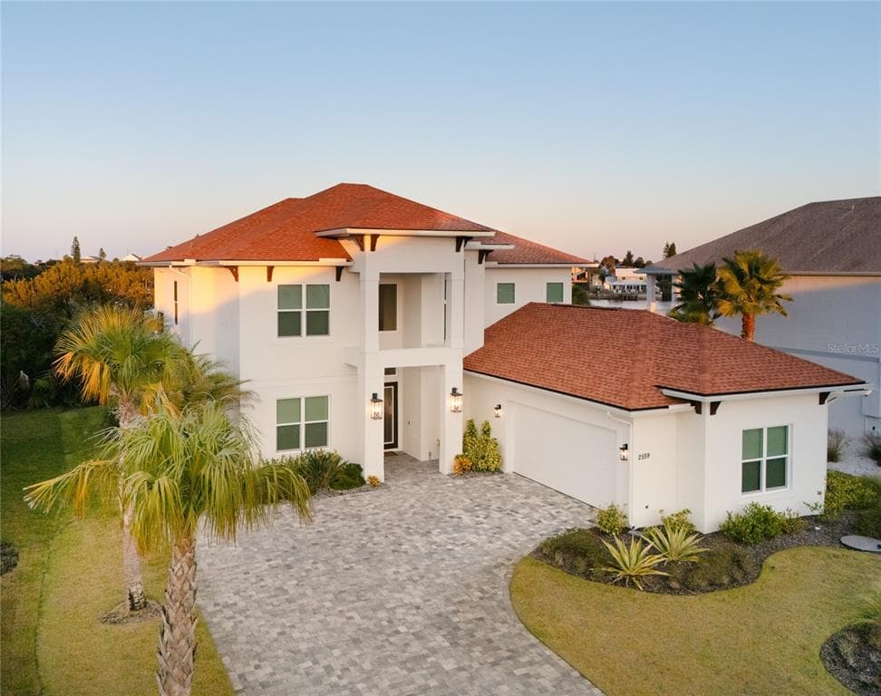 2559 PALM AVENUE photo 2