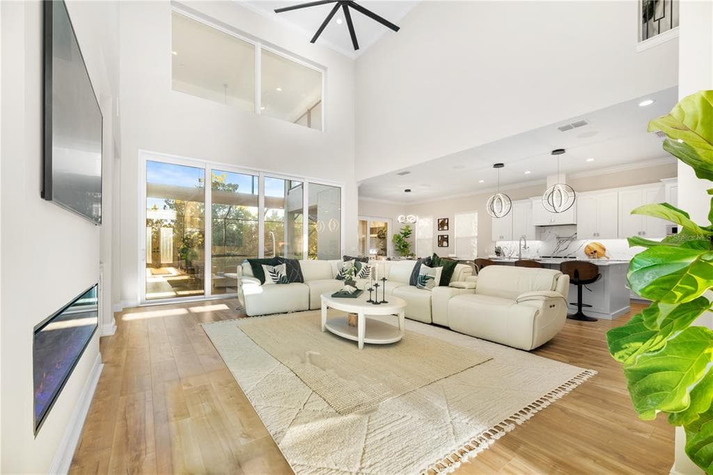 2559 PALM AVENUE photo 10