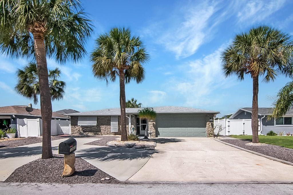 13615 STACEY DRIVE photo 1