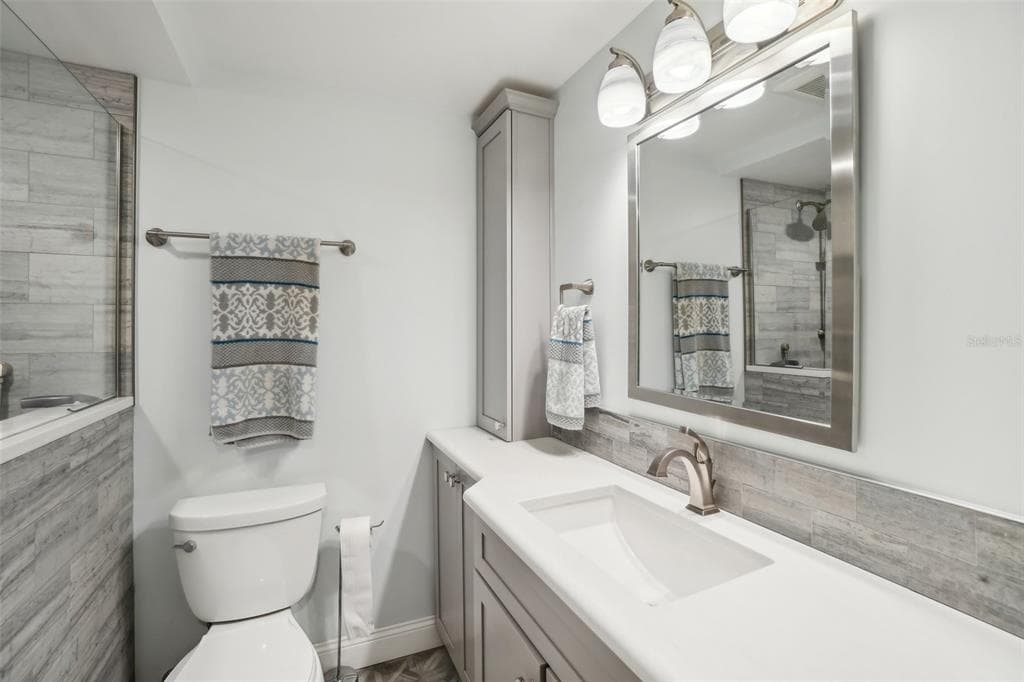7400 SUN ISLAND DRIVE S 712 photo 18