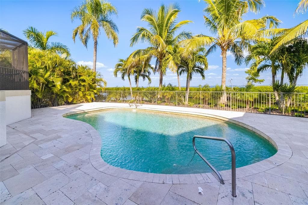 560 HARBOR COVE CIRCLE photo 5