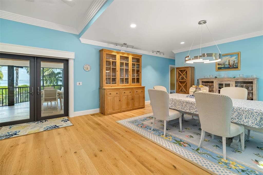 560 HARBOR COVE CIRCLE photo 9