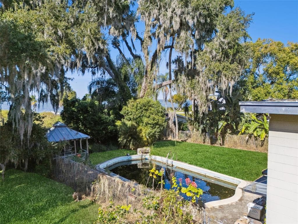 3828 WALKER ROAD photo 24