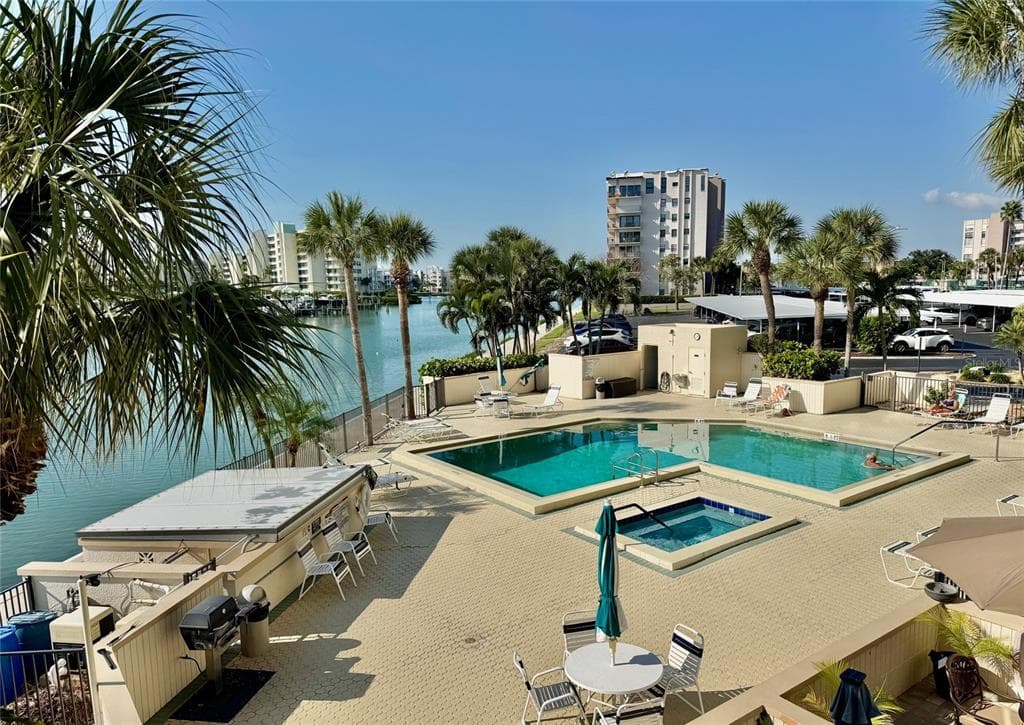 7400 SUN ISLAND DRIVE S 202 photo 14